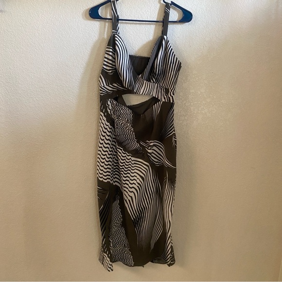 Express sweetheart neckline cut out dress - Picture 2 of 4